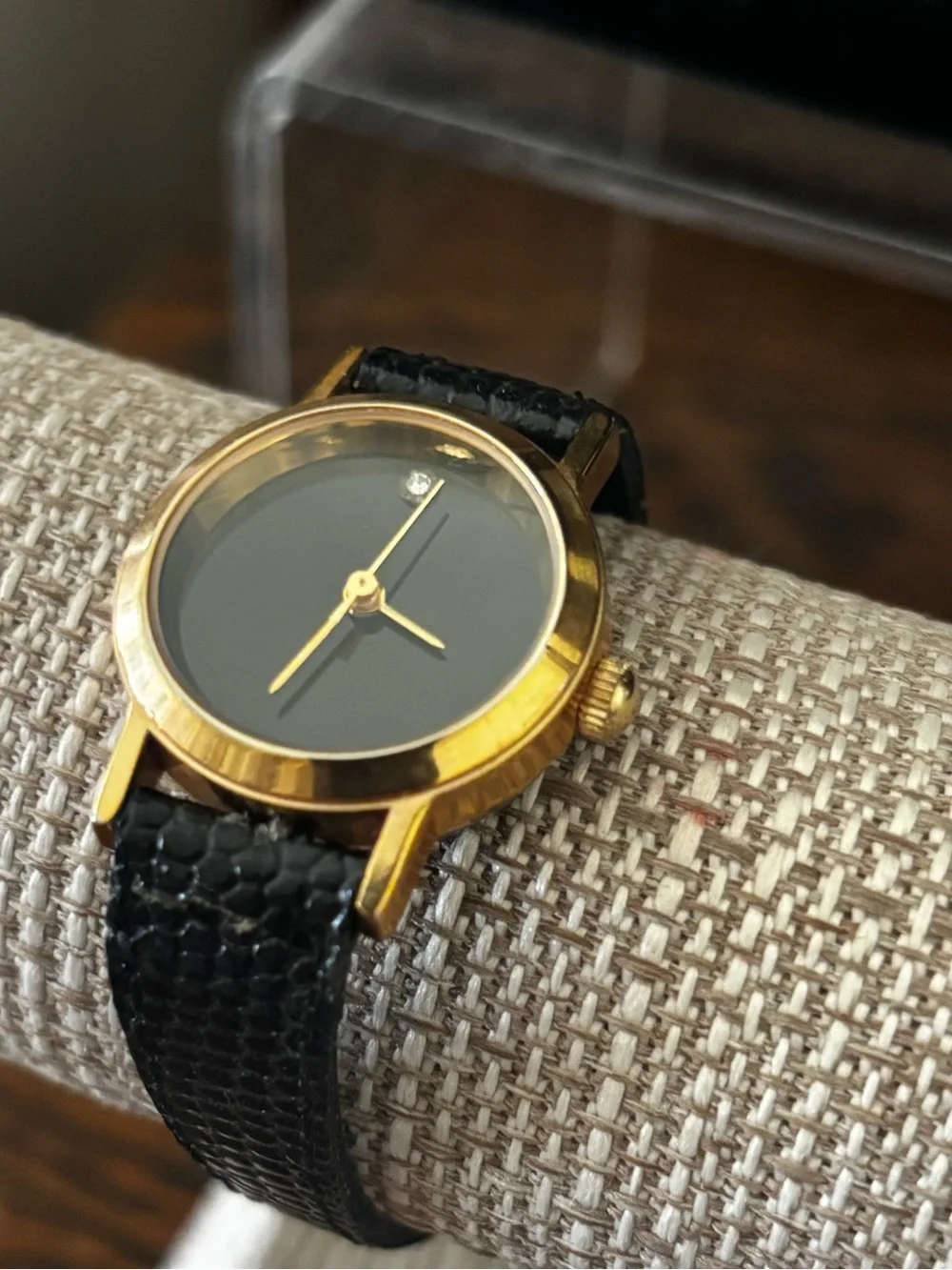 N/A elegant sleek